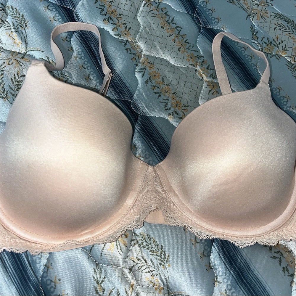 Spanx 36C bra undietectable type